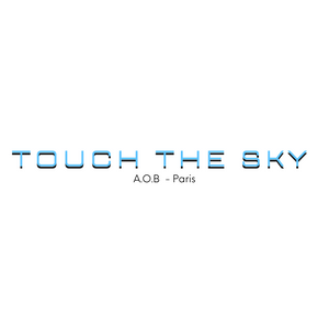 LE T-SHIRT "TOUCH THE SKY"